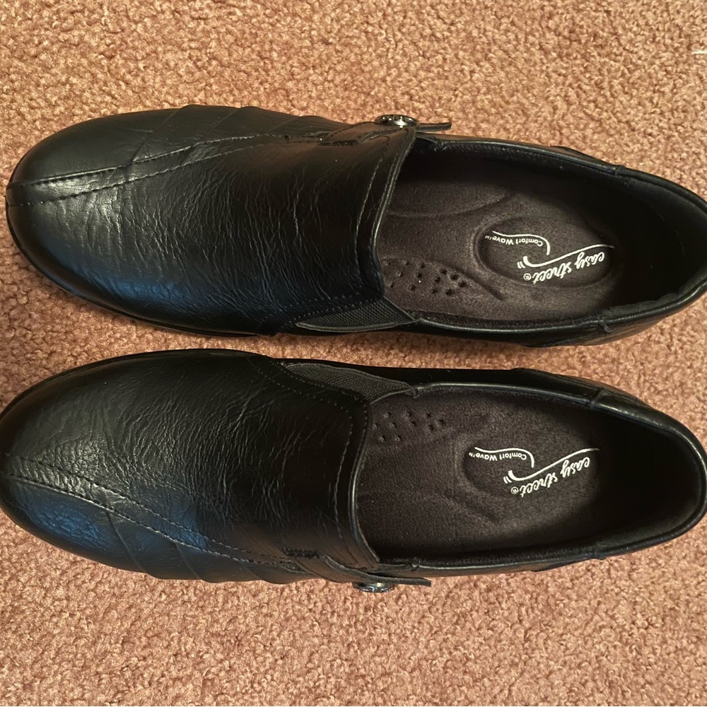 Black clog type shoes